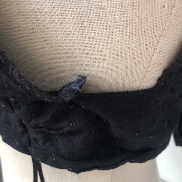 Eyelet 🖤 Tie Back Crop Top - Picture 7 of 9